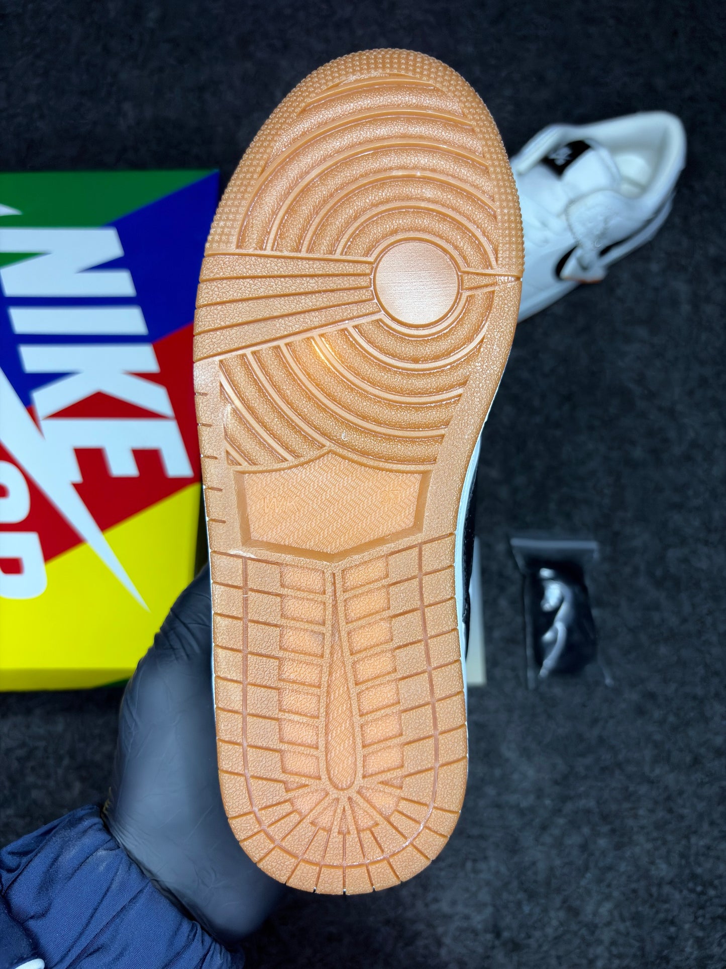 Nike SB Dunk Low ‘White Black Gum’