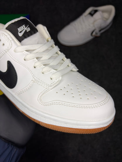 Nike SB Dunk Low ‘White Black Gum’