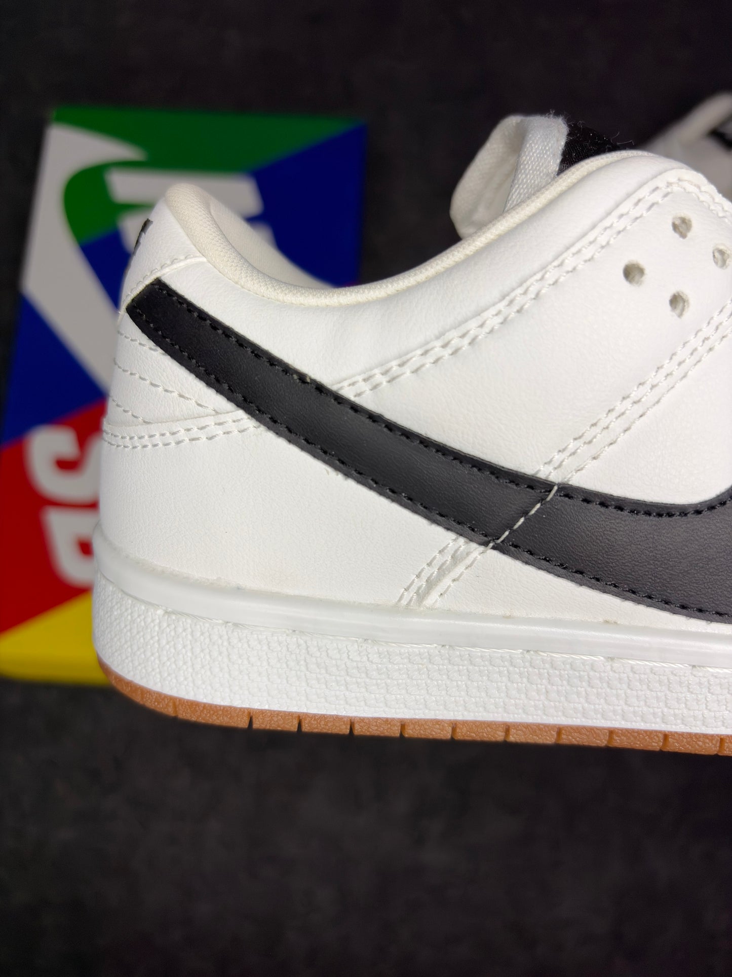 Nike SB Dunk Low ‘White Black Gum’
