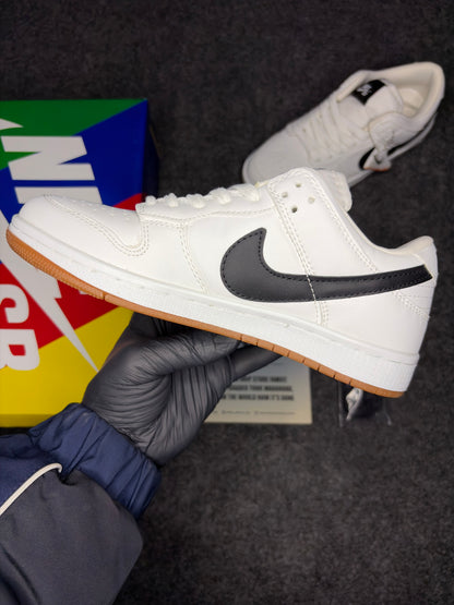 Nike SB Dunk Low ‘White Black Gum’