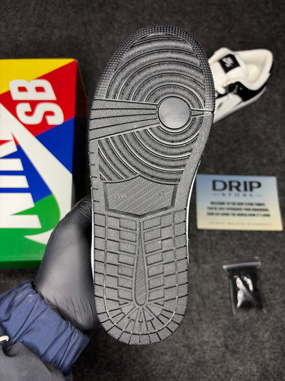 Nike SB Dunk Low ‘Black White Gum’