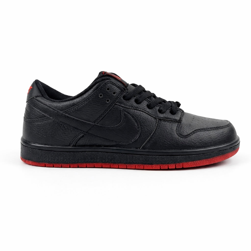 Nike SB Dunk Low ‘Black/Red Gum’
