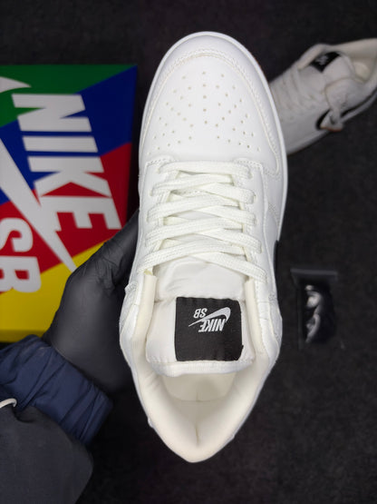 Nike SB Dunk Low ‘White Black Gum’