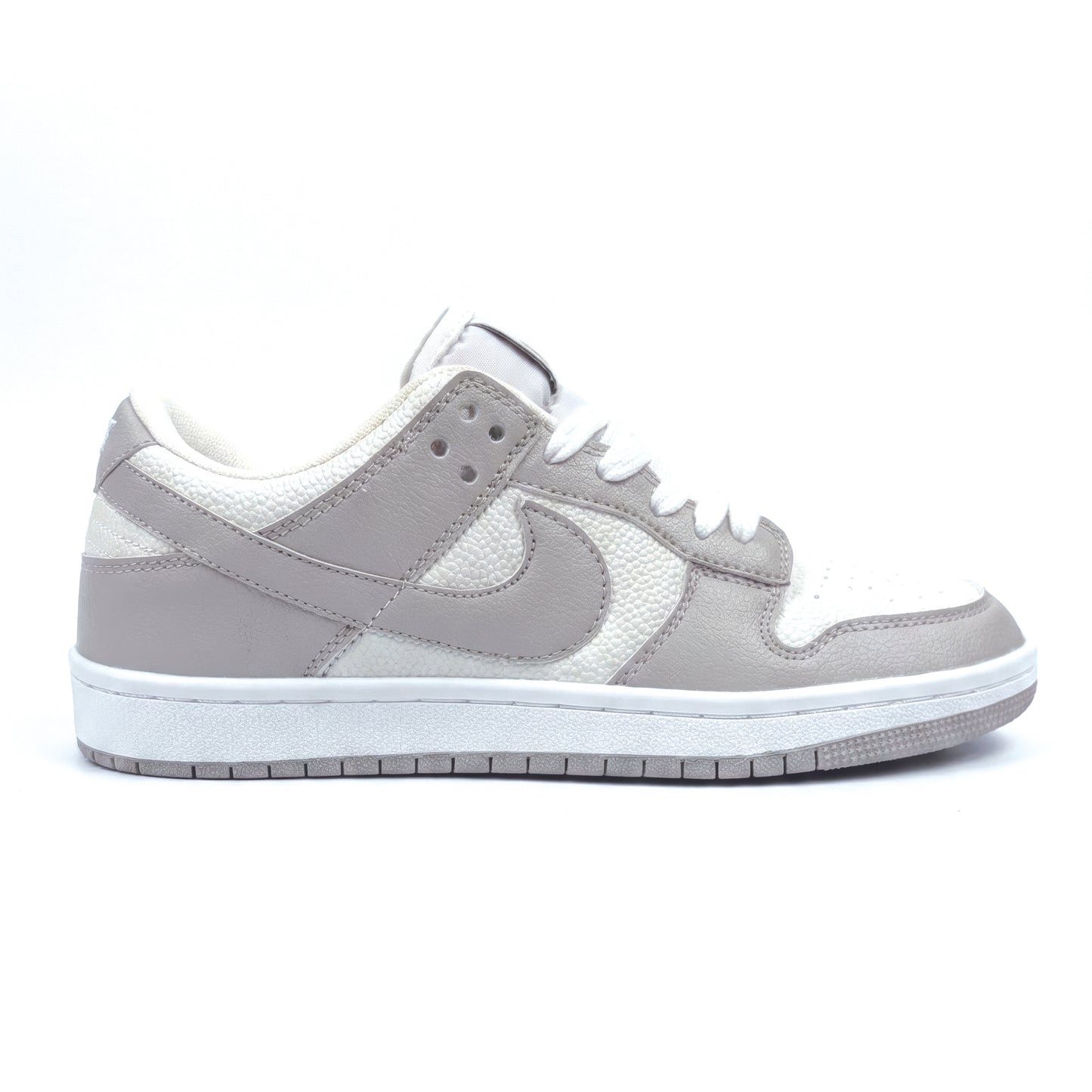Nike SB Dunk Low ‘Grey/White Gum’